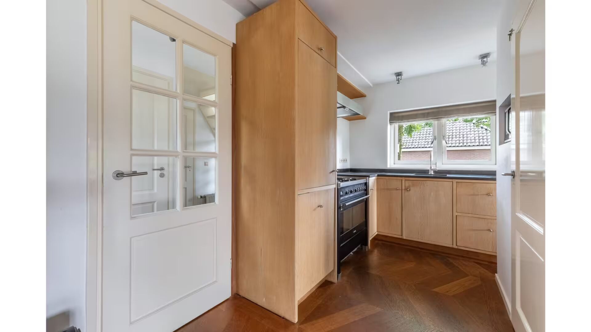 Binnen in de woning van Wesly Bronkhourst