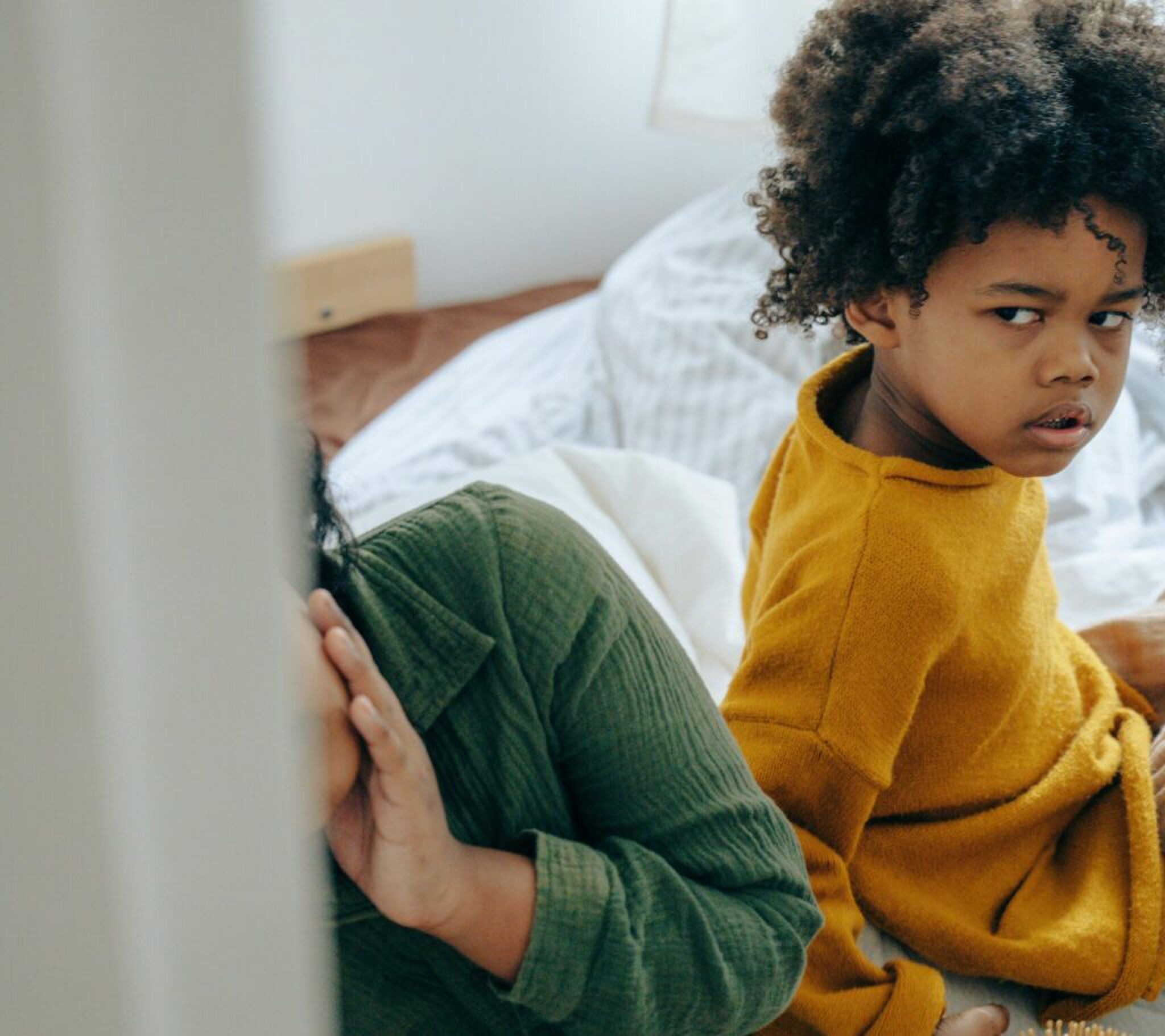 kind dat zich helemaal scheel ergert