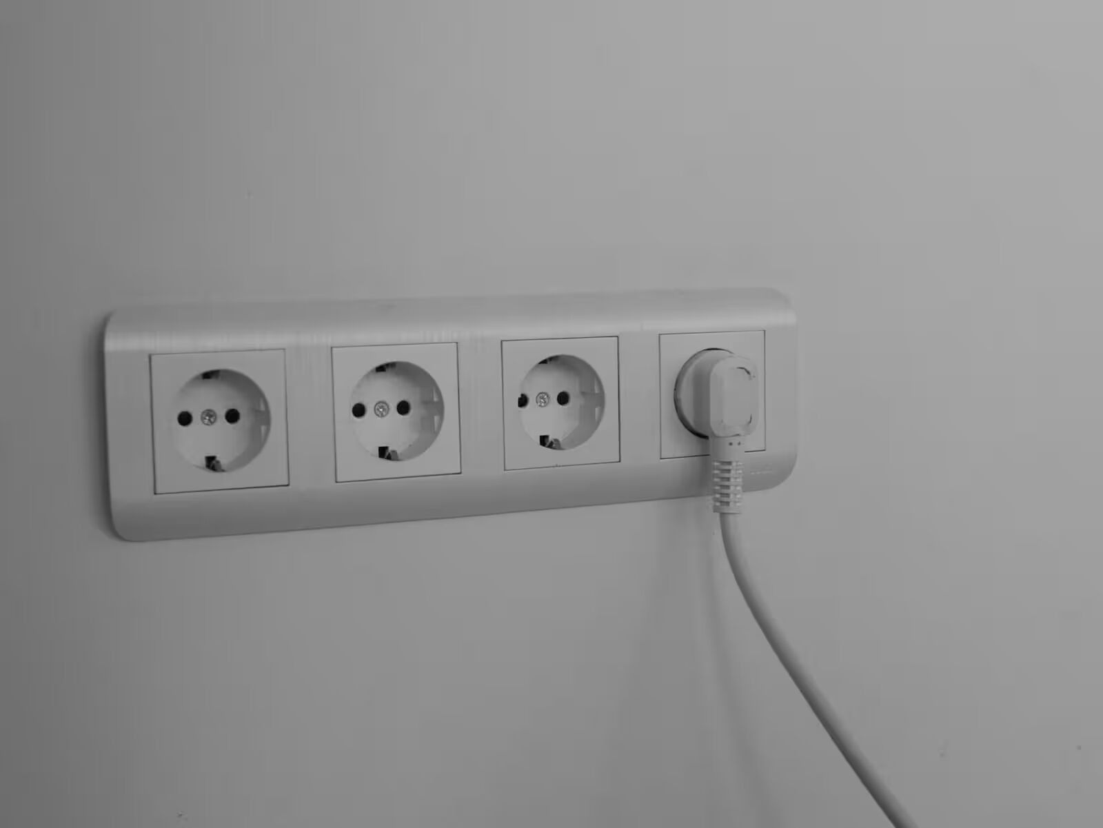 Een stekker in het stopcontact