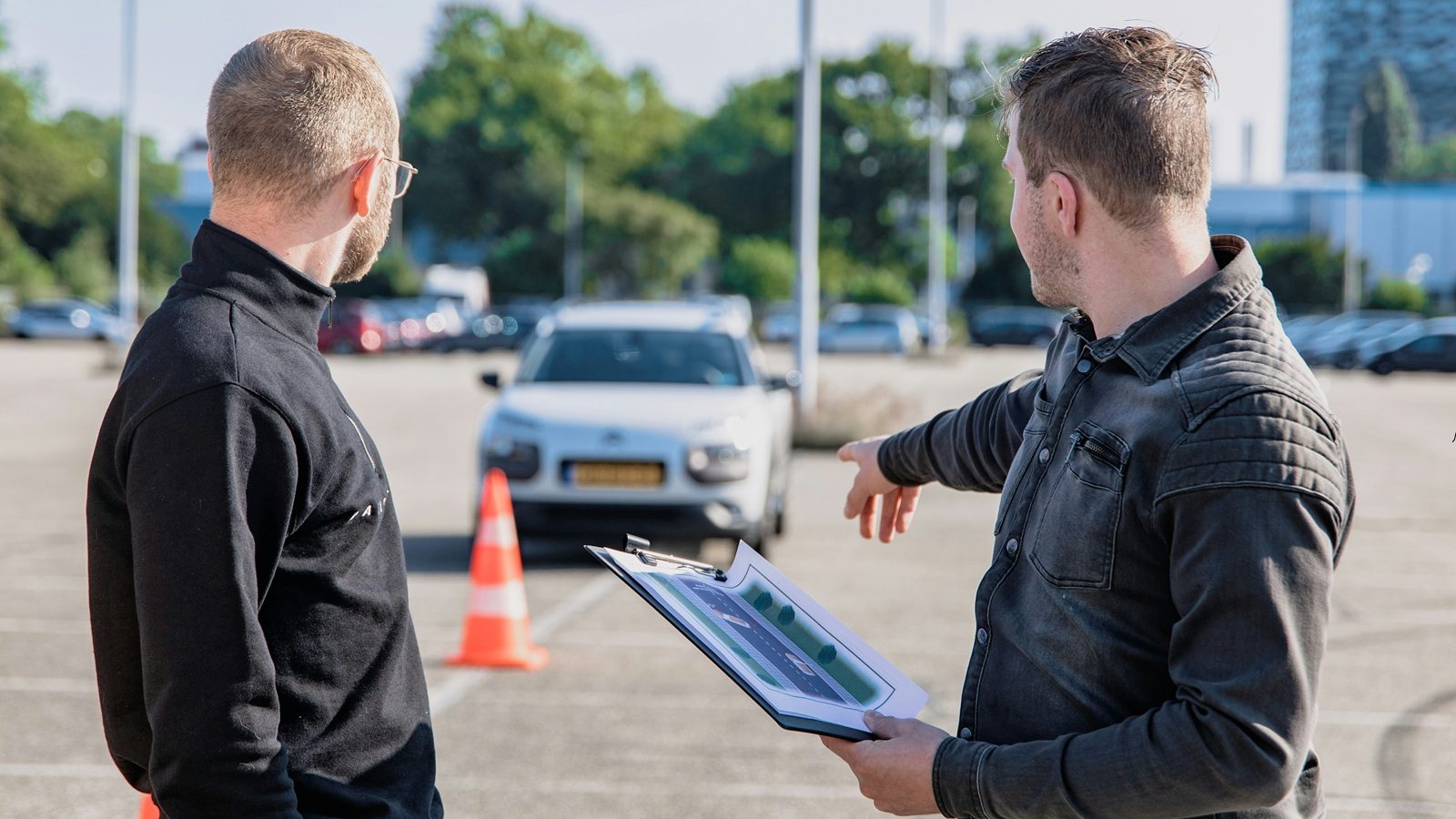 Rijbewijs halen? Kosten van rijlessen € 400,- gestegen in 4 jaar