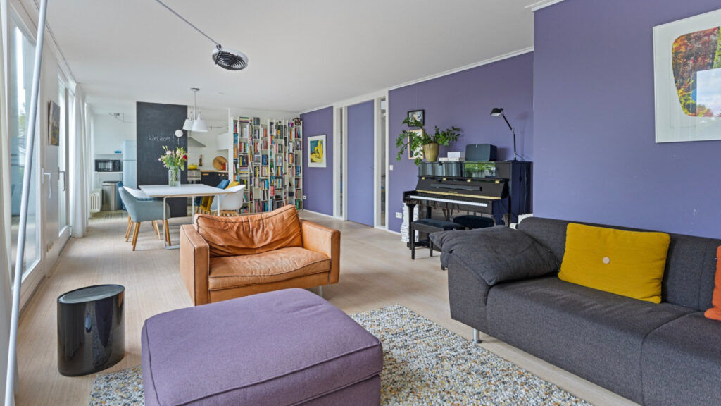 De woonkamer van de woning van Matthijs van Nieuwkerk.