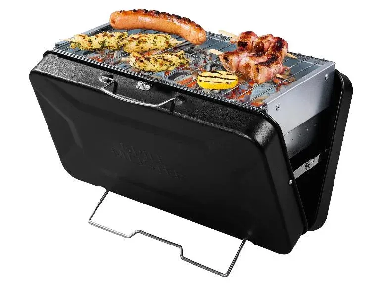 De lidl bbq, uitgeklapt met vlees erop