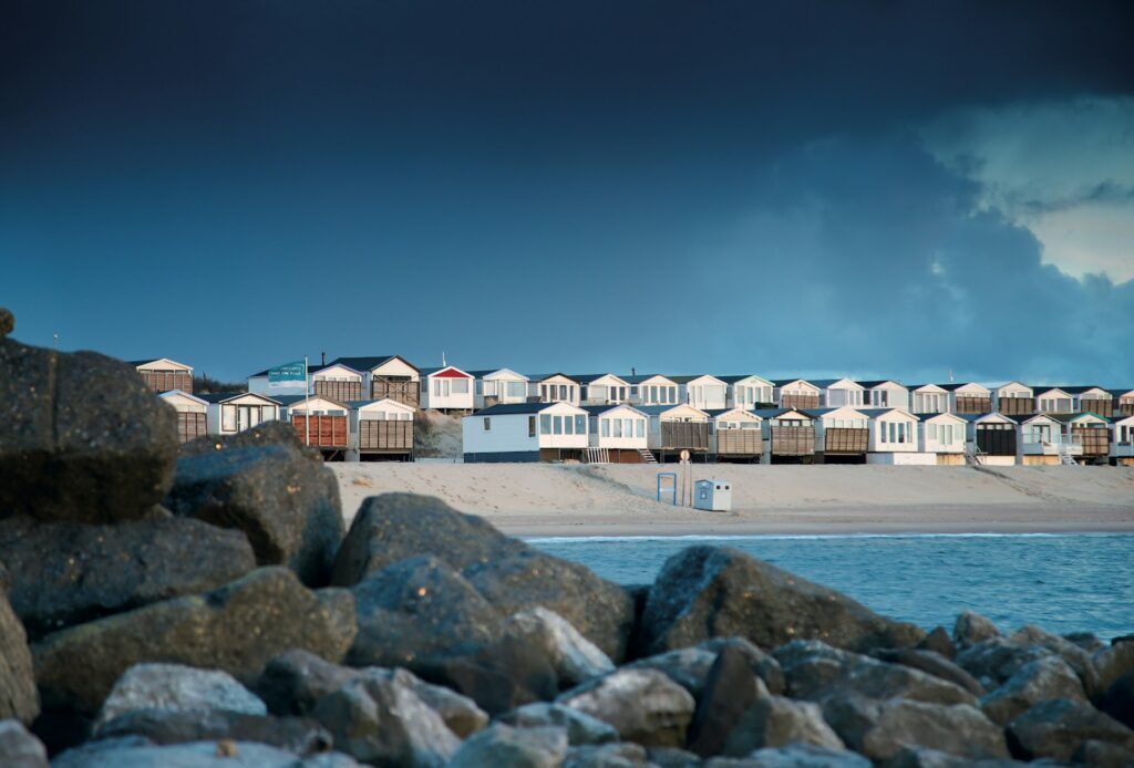 Strandhuisjes aan het IJmuiderstrand, Netherlands