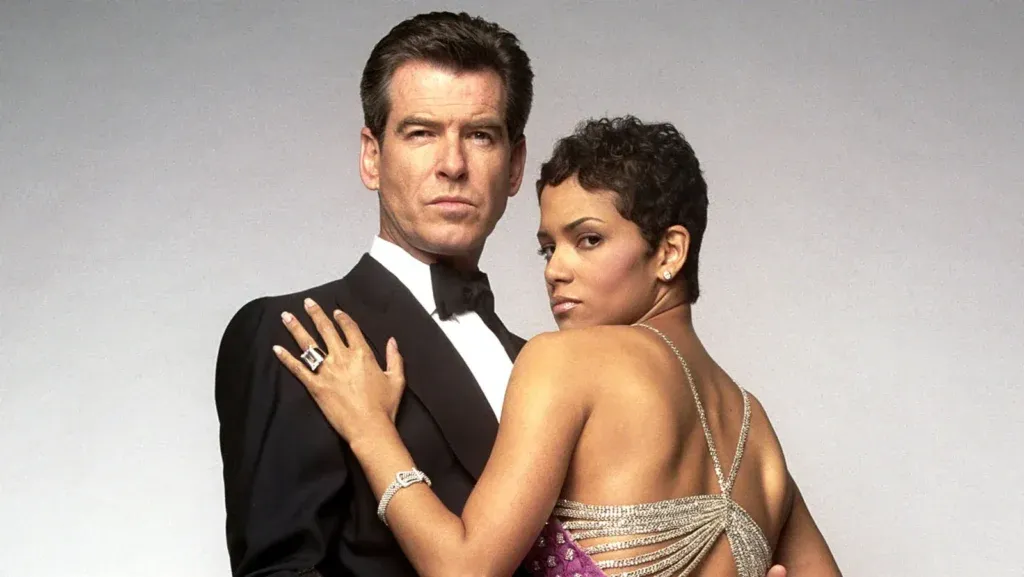 Pierce Brosnan en Halle Berry in Die Another day