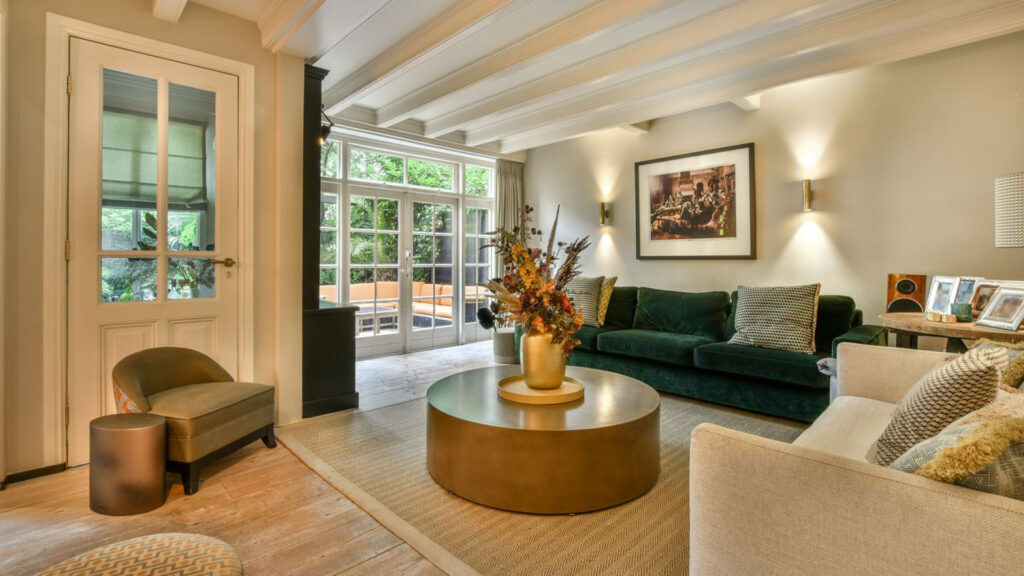 De woonkamer van de woning van Kimberley Klaver