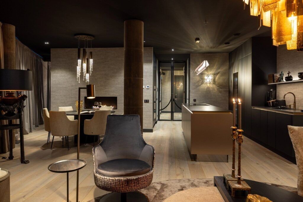 De eetkamer en keuken van dit Rotterdamse penthouse.