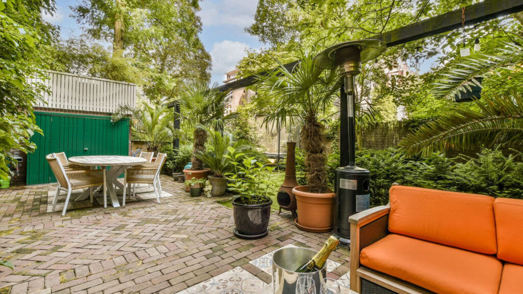 De tuin van de woning in Amsterdam