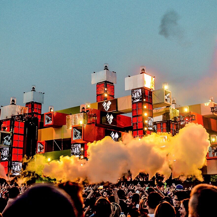 Dansende menigte op AWAKENINGS, een festival dat in 2025 niet is afgelast in Nederland