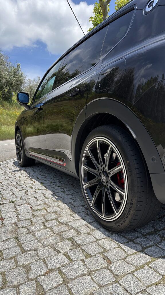 Smart #5 BRABUS op bergwegen in Portugal.
