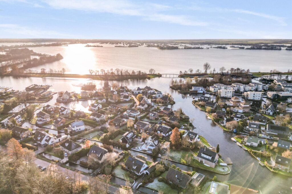 De buitenzijde van de Vinkeveense woning