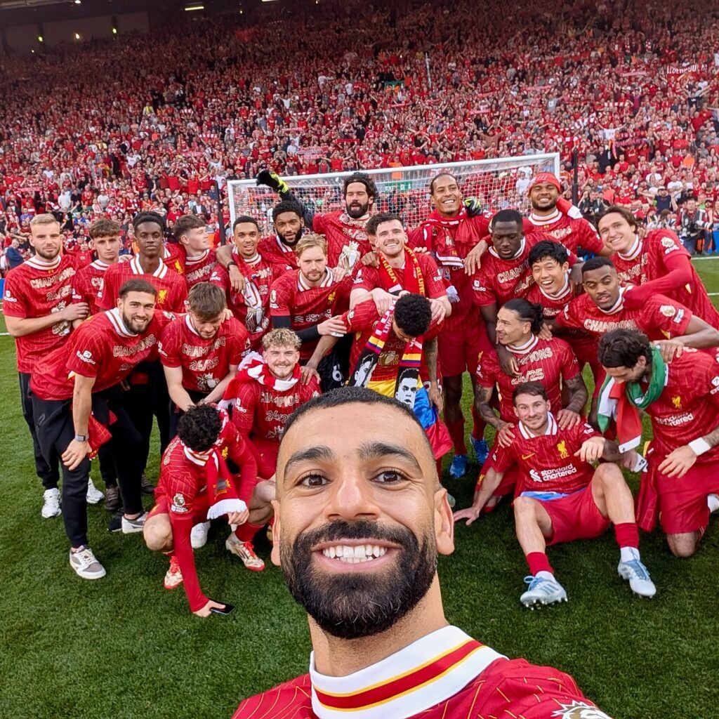 Selfie Mohamed Salah met teamgenoten