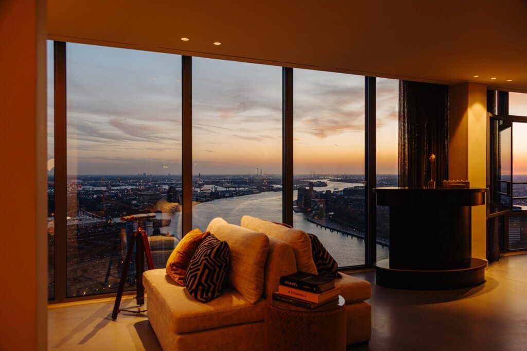 Uitzicht vanuit het penthouse van Memphis Depay