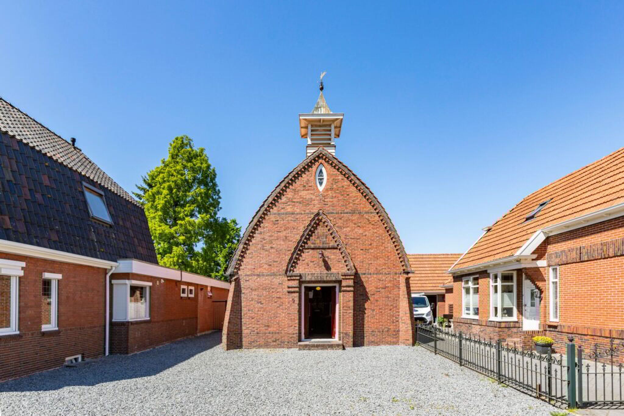 De woning die vroeger als kerk fungeerde.