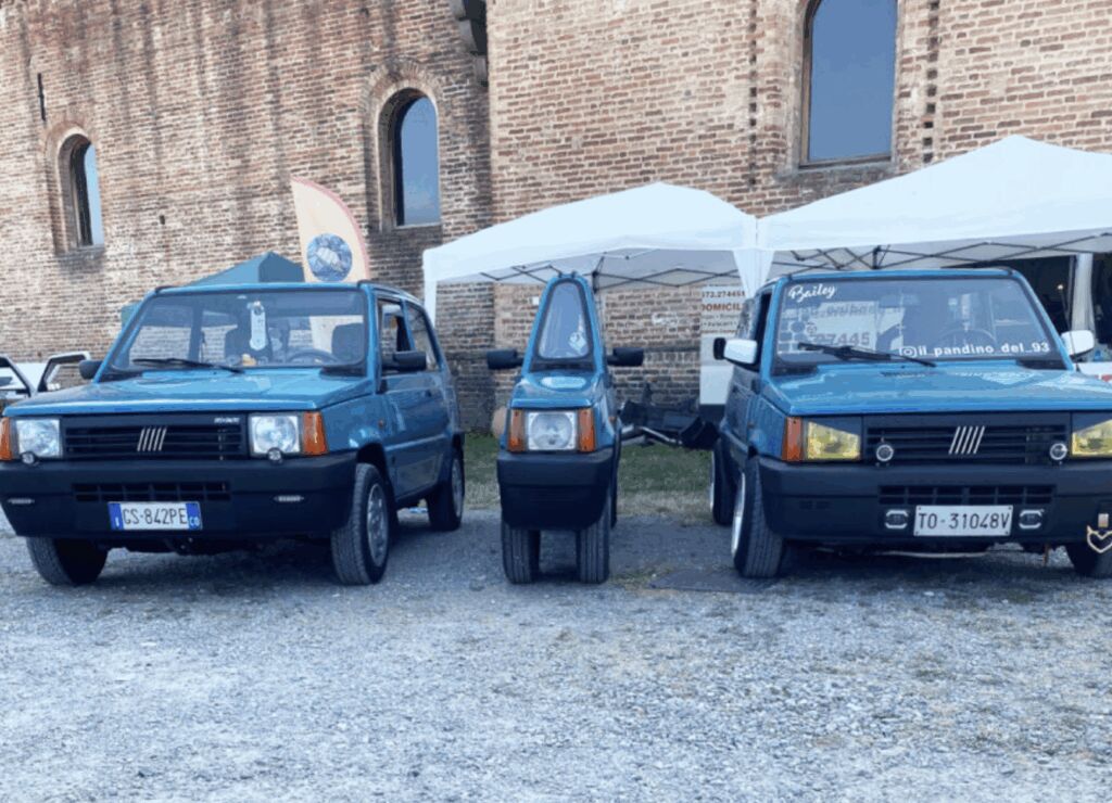 fiat tussen twee andere autos