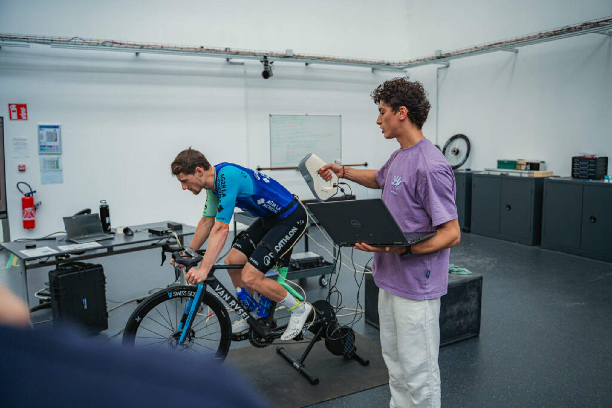 Sam Bennett in actie tijdens een test