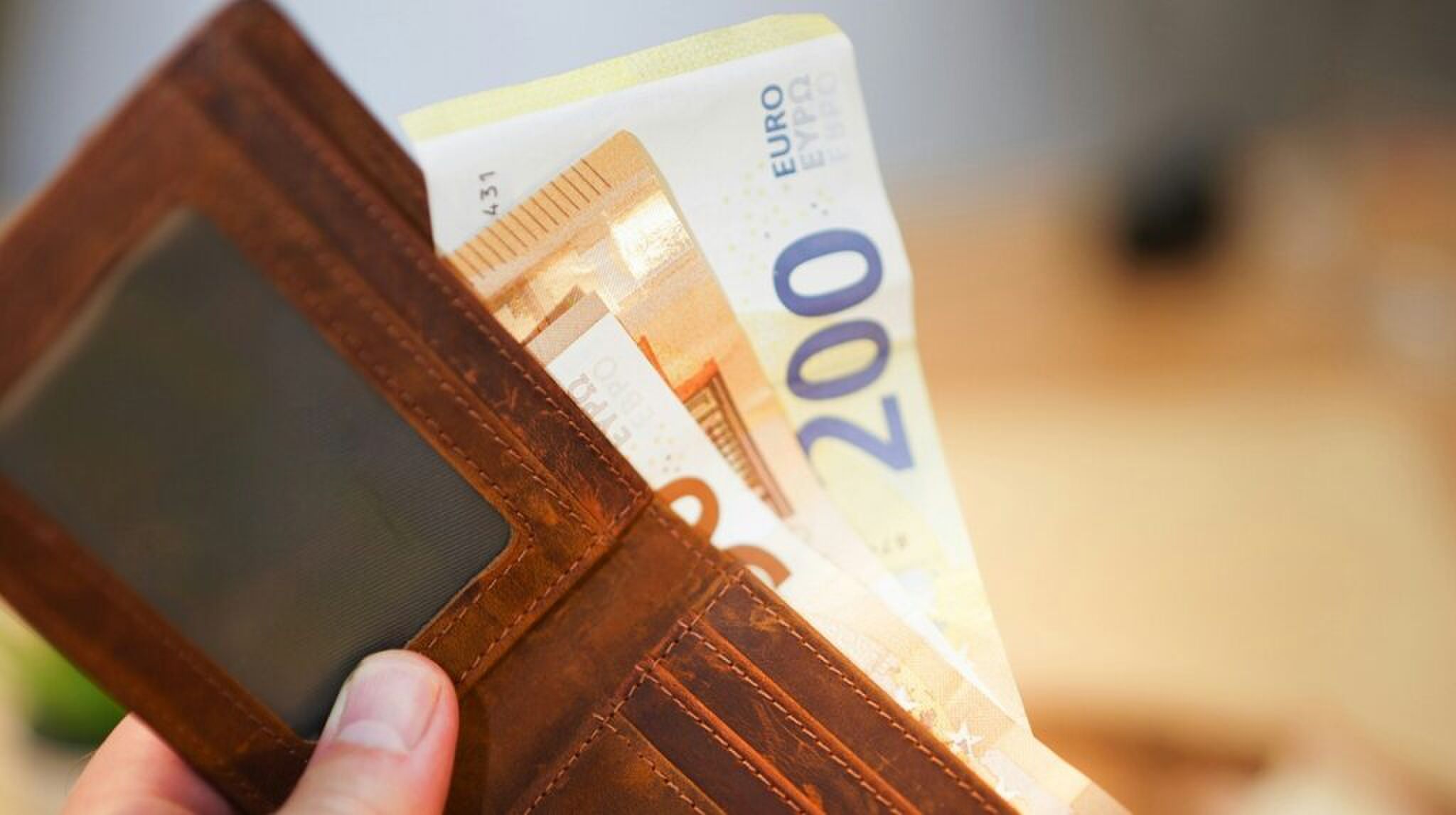 Cashgeld in een portemonnee.