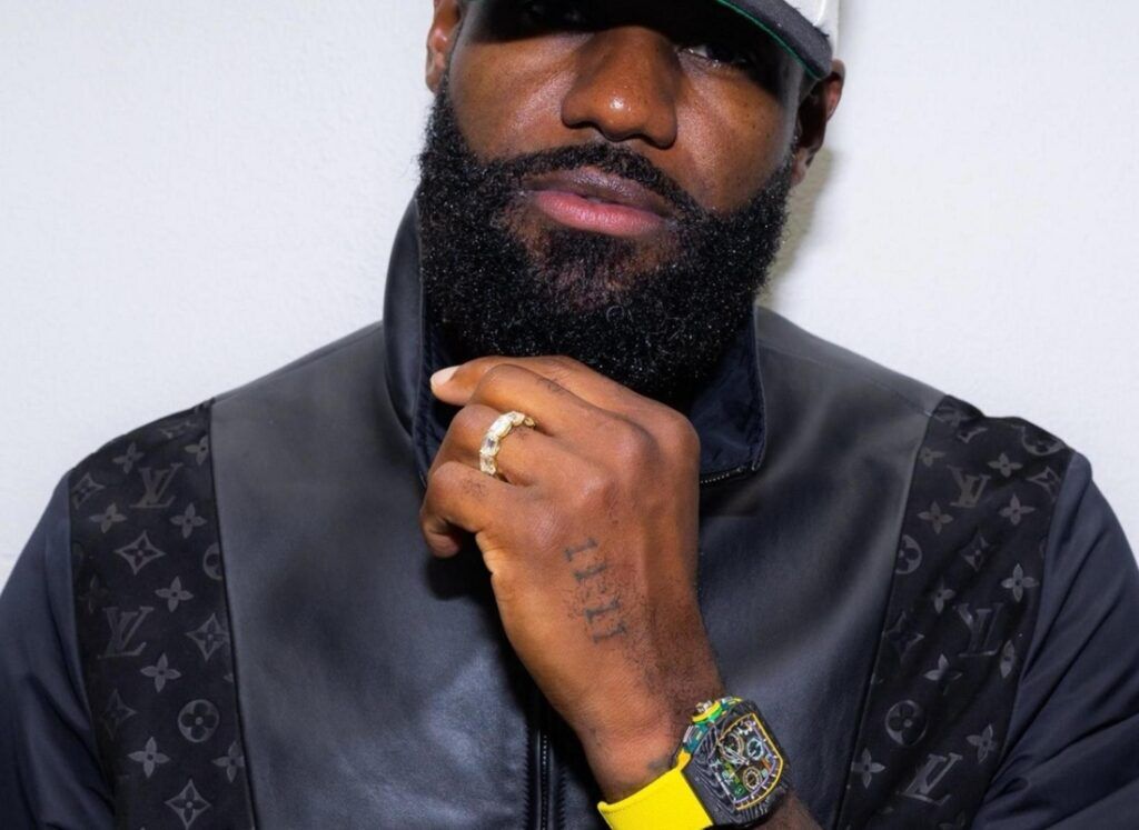 LeBron James brengt samen met wereldberoemd merk een horloge uit t.w.v. $ 405.000