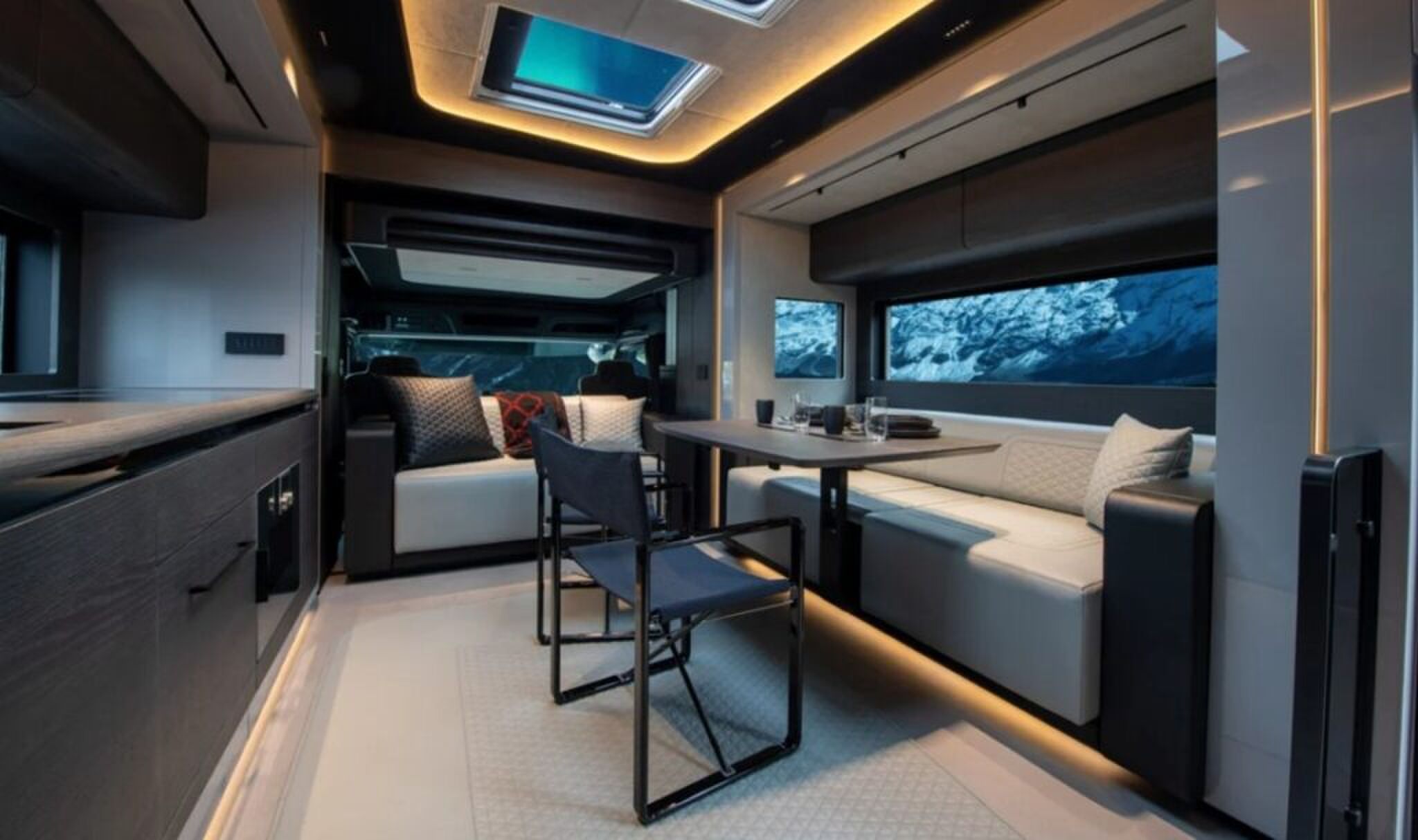 De woonkamer van de brabus big boy 1200.