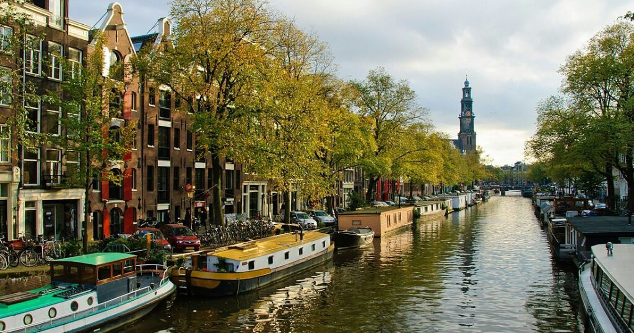 Een gracht in Amsterdam.