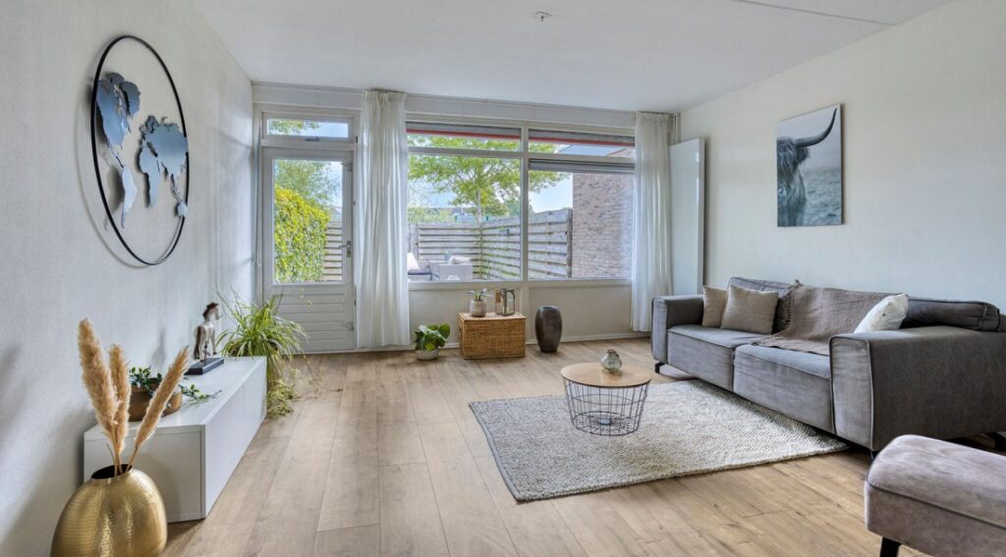 De woonkamer van de woning op Funda.