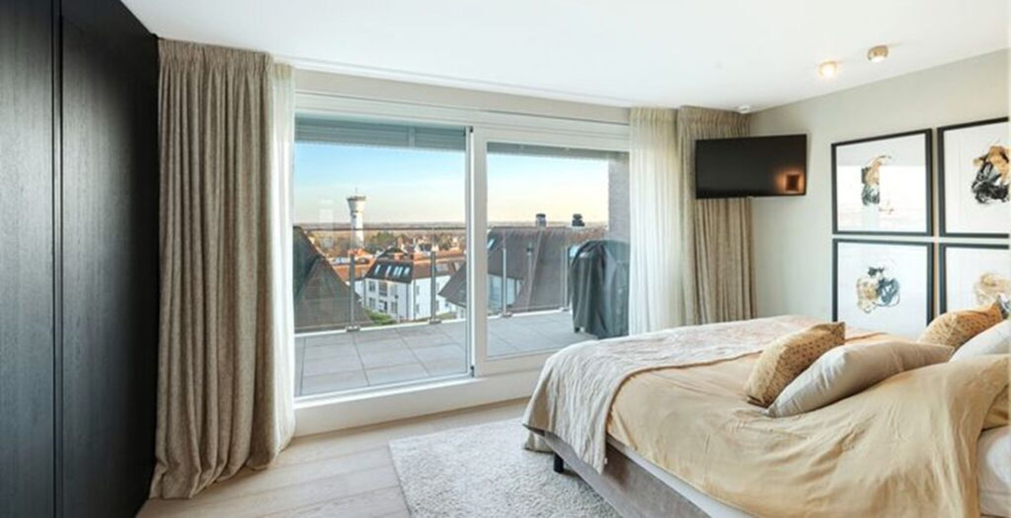 De slaapkamer van het duurste appartement van Knokke-Heist.