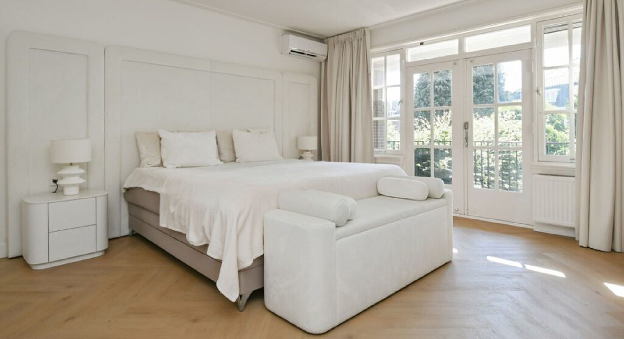 De slaapkamer van de villa van Rick Karsdorp