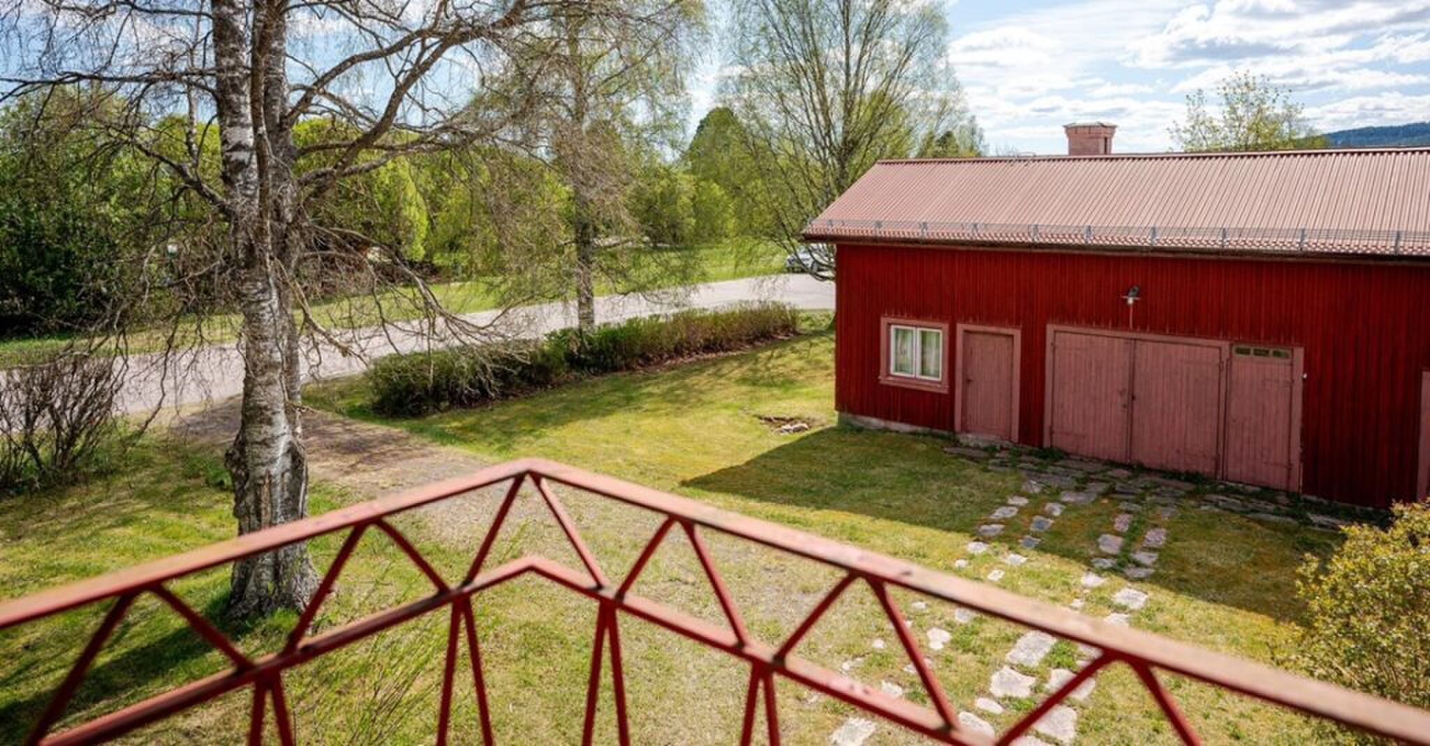 Het uitzicht vanaf het balkon.