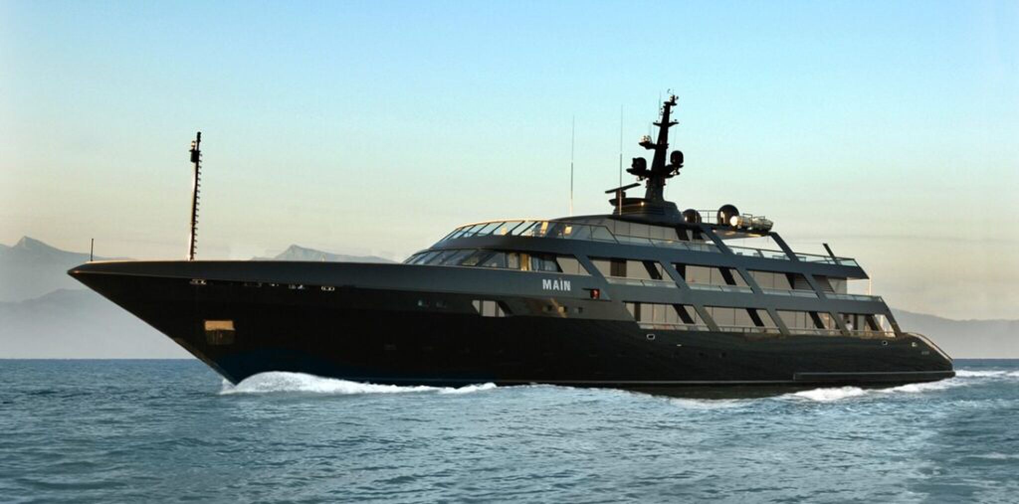 Het superjacht van Giorgio Armani.