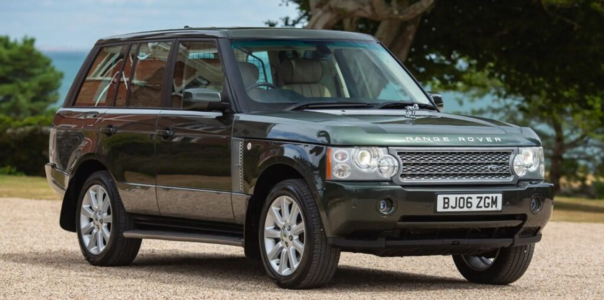 De oude Range Rover van koningin Elizabeth II wordt geveild: “Auto met belangrijke aanpassingen”