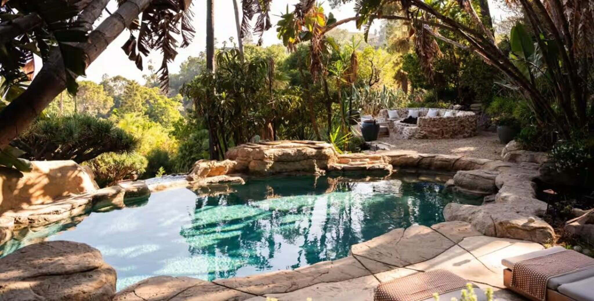 Het unieke buitenzwembad.