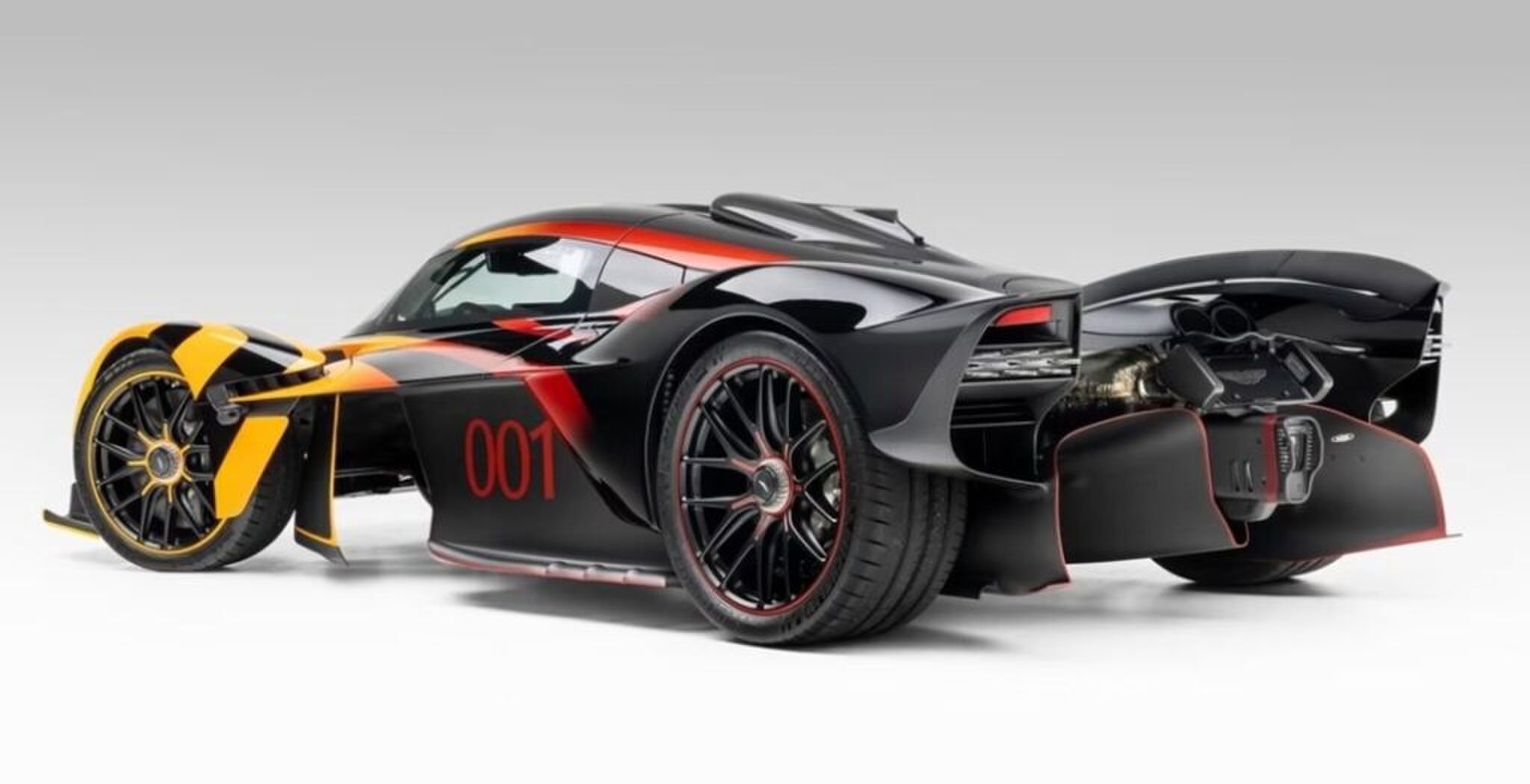 De achterzijde van de hypercar.