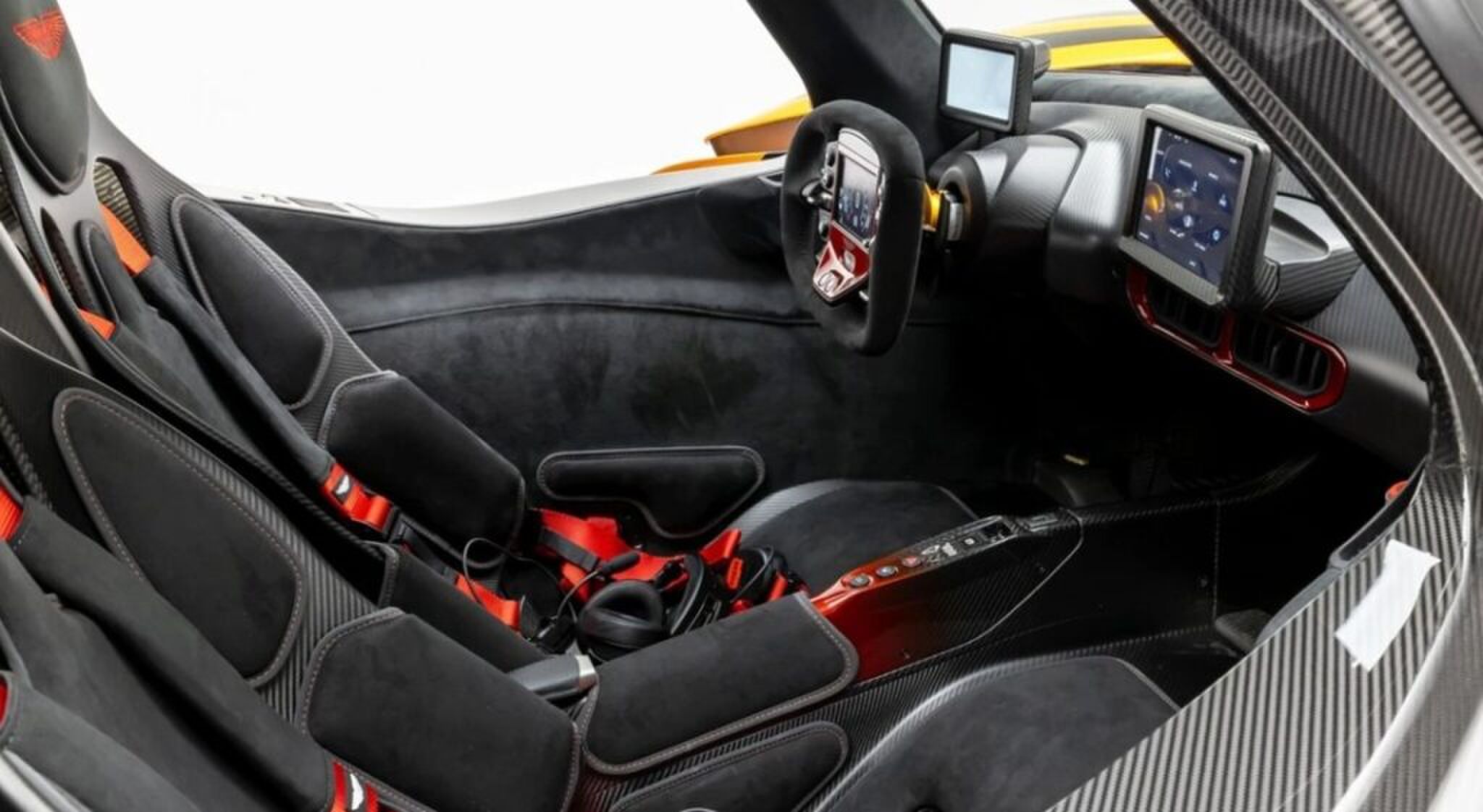 Het sportieve interieur.