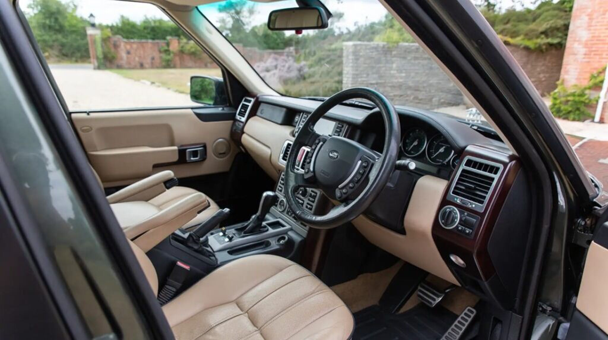 De binnenzijde van de Range Rover.