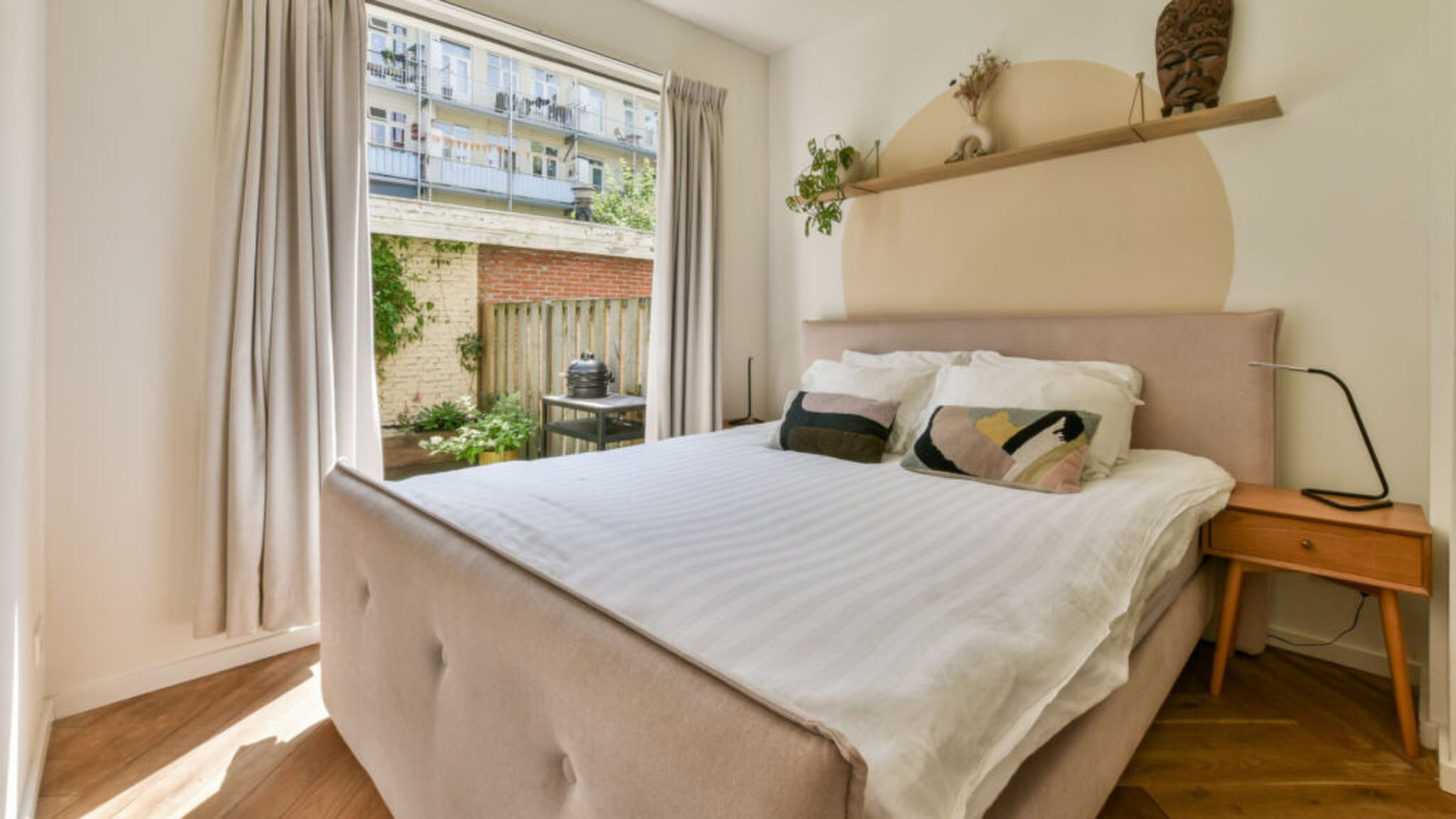 De primaire slaapkamer.