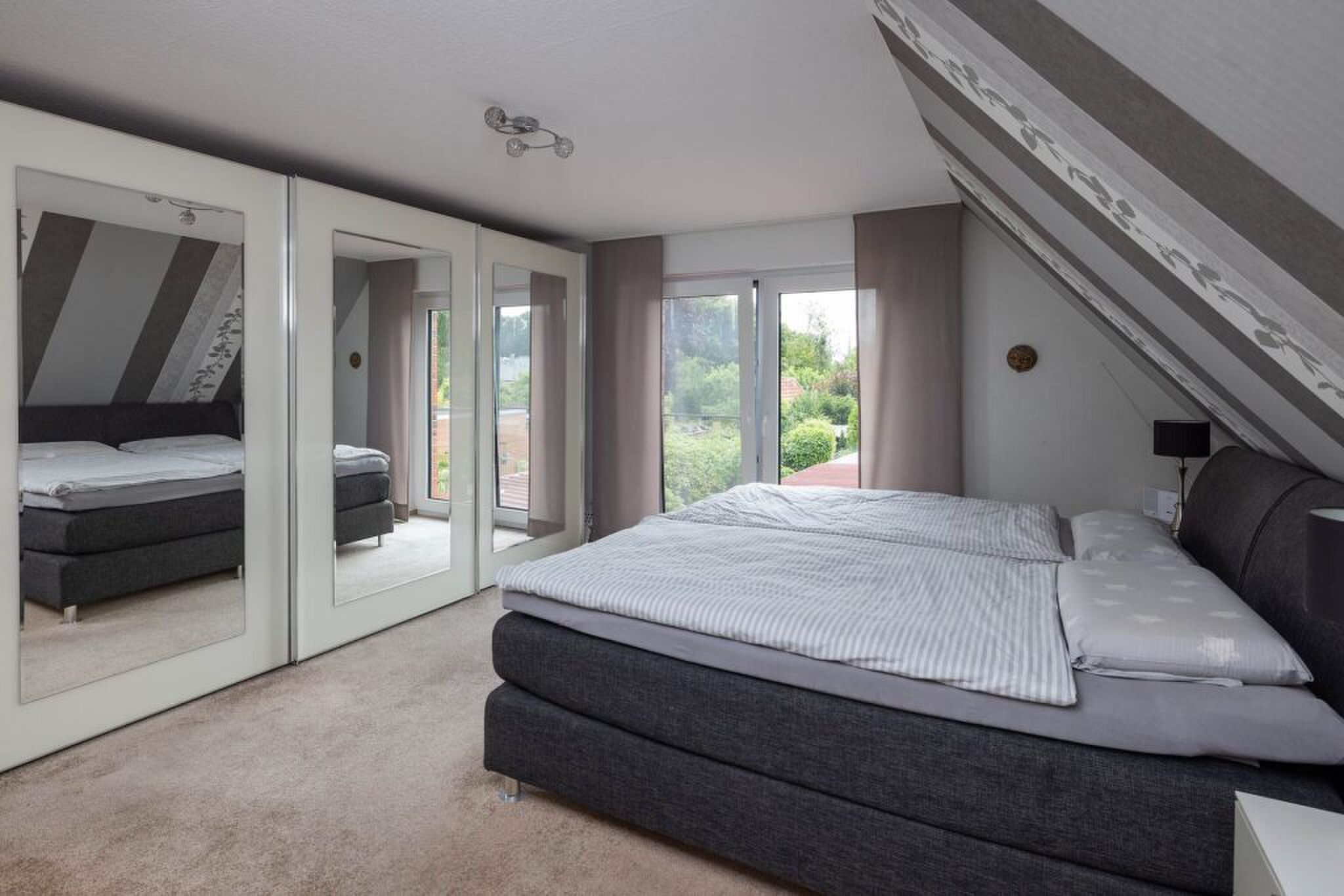 De primaire slaapkamer.