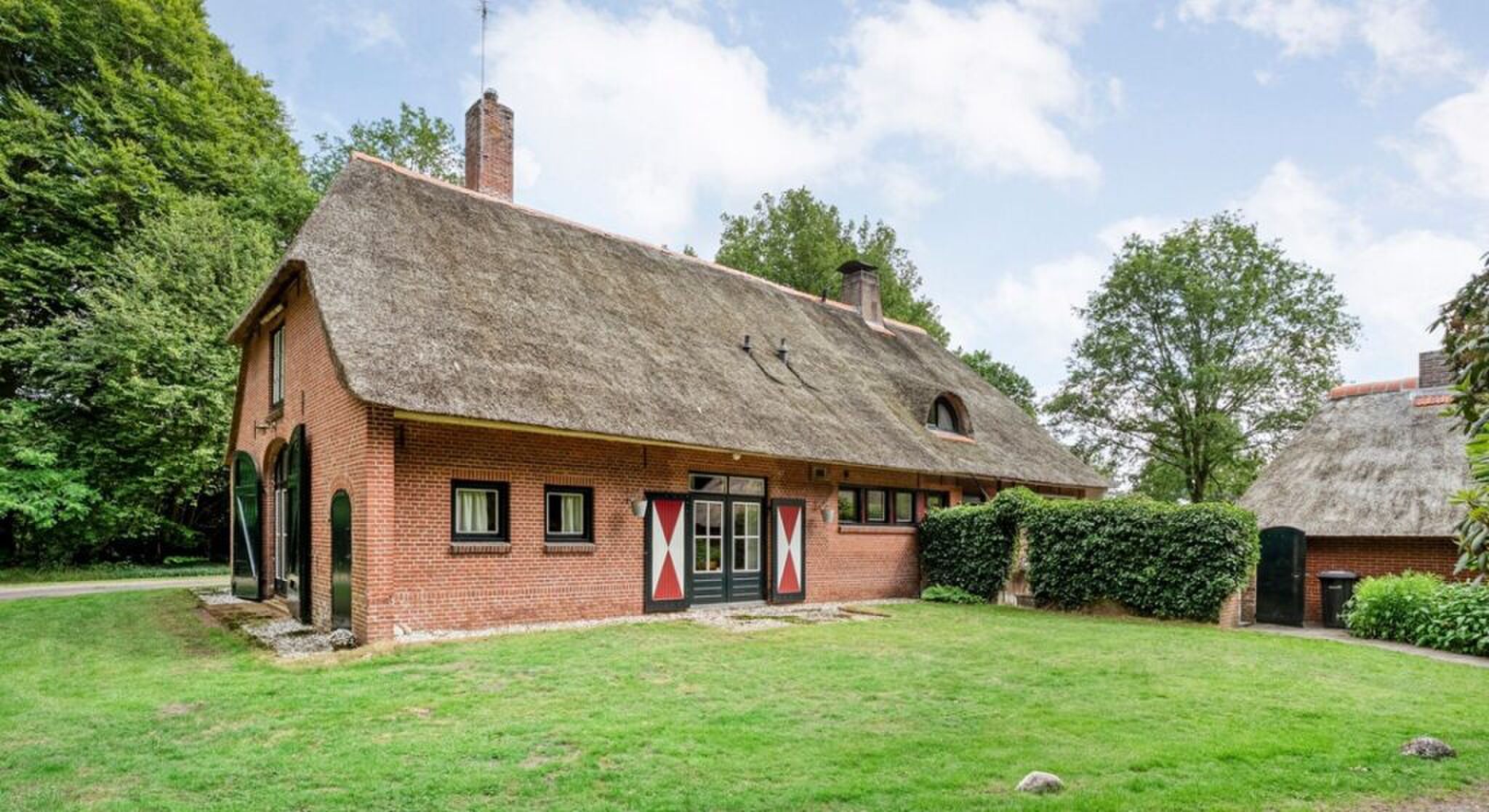 De woonboerderij die over een fikse erfpacht beschikt.