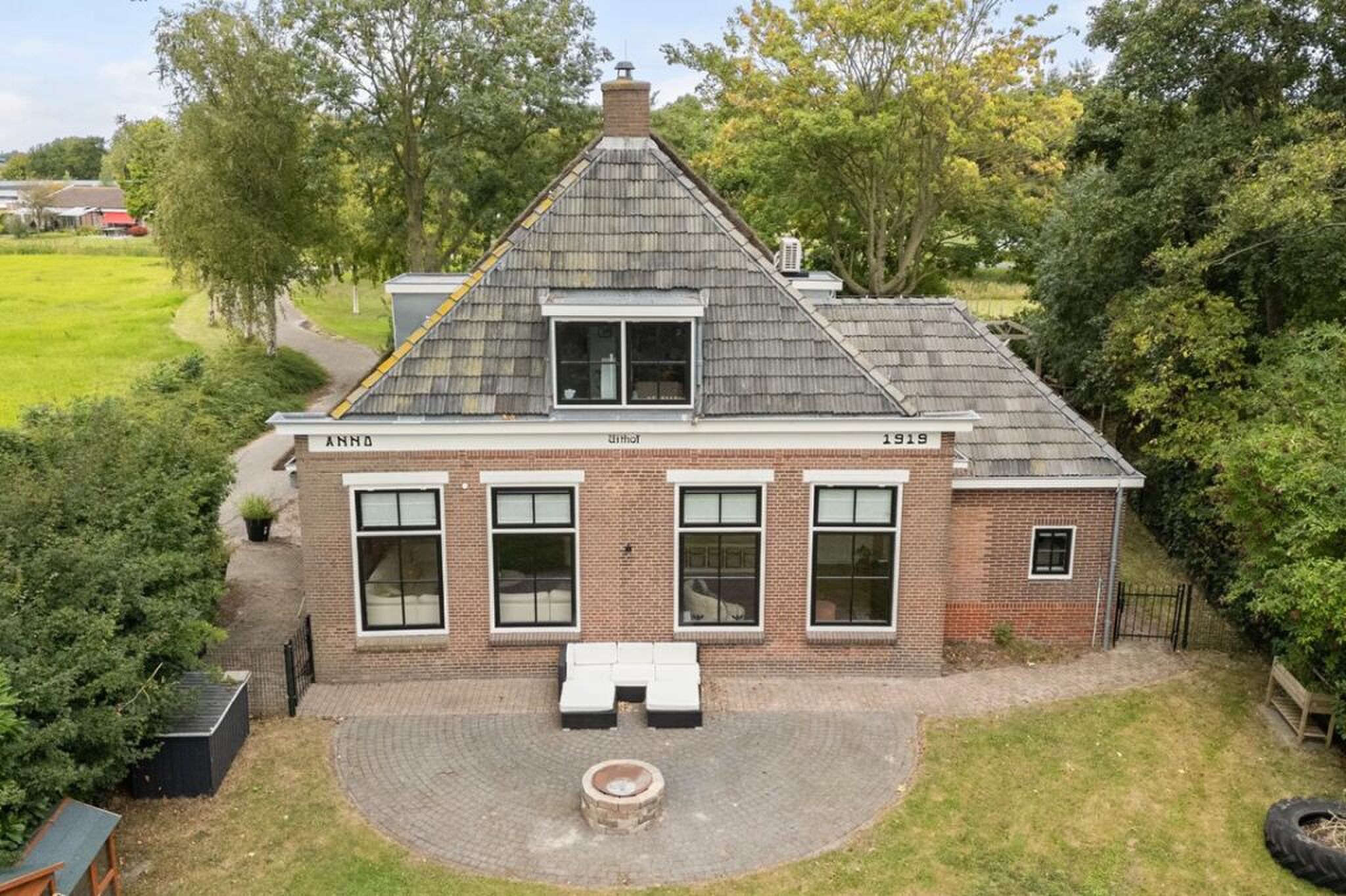 De mooie woonboerderij in Franeker.
