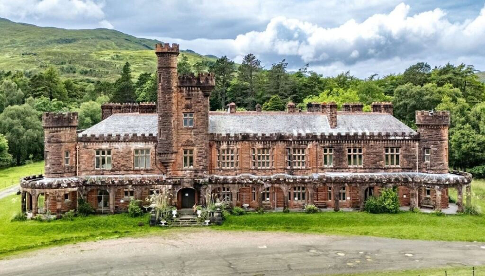 Het kasteel in Schotland dat te koop staat.