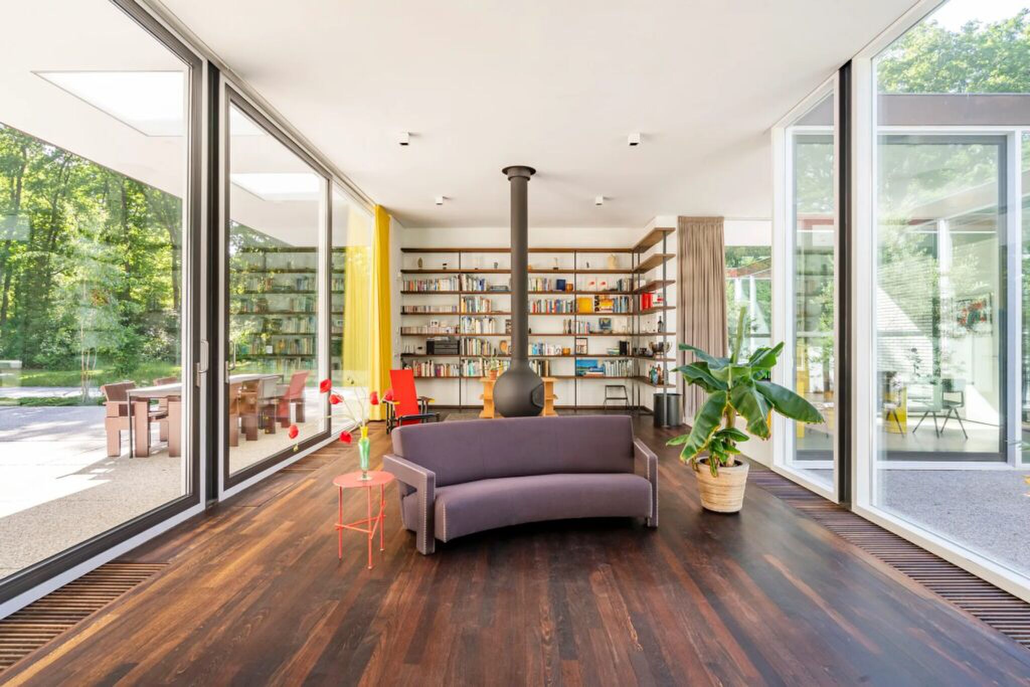 De woonkamer van de woning die door Gerrit Rietveld werd ontworpen.