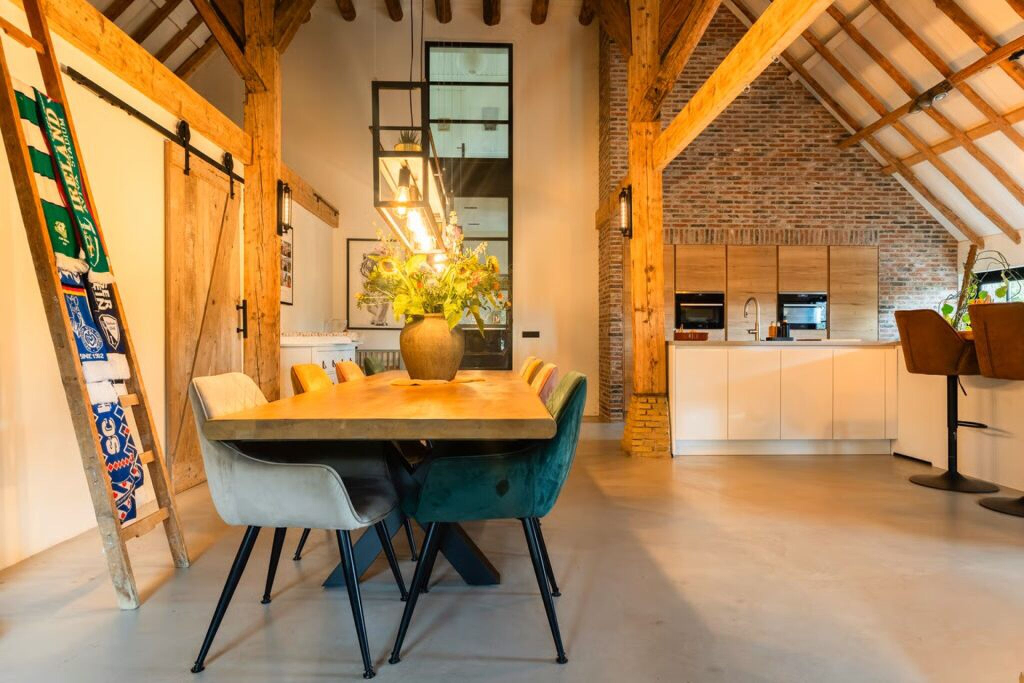 Woonboerderij met een industrieel interieur