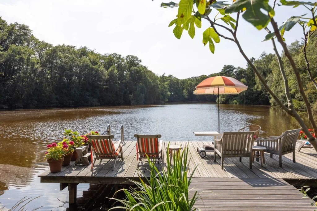De tuin van een landgoed in Sint Nicolaasga