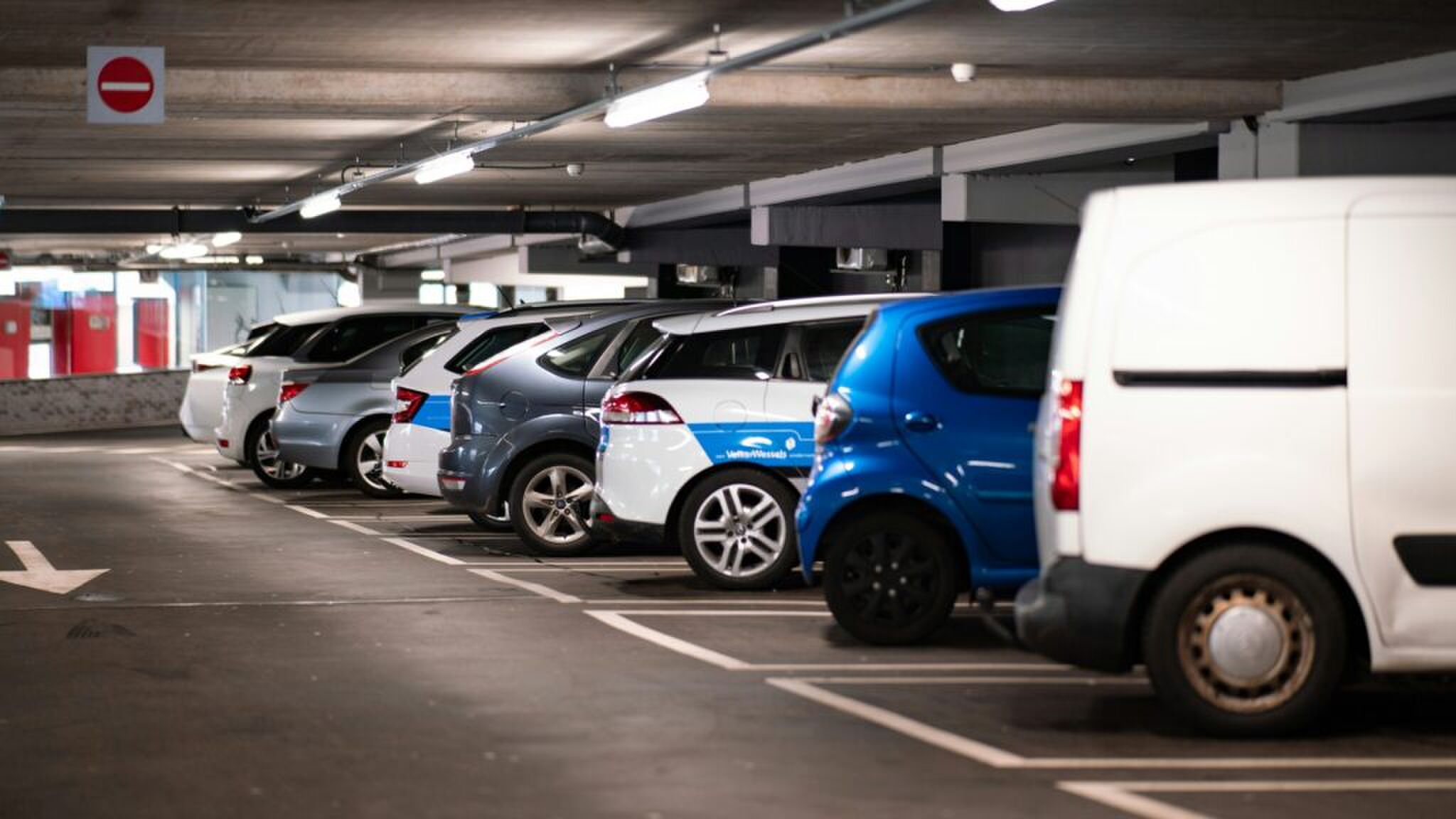 Garage waarin je kan parkeren, wat in Nederland erg prijzig is.