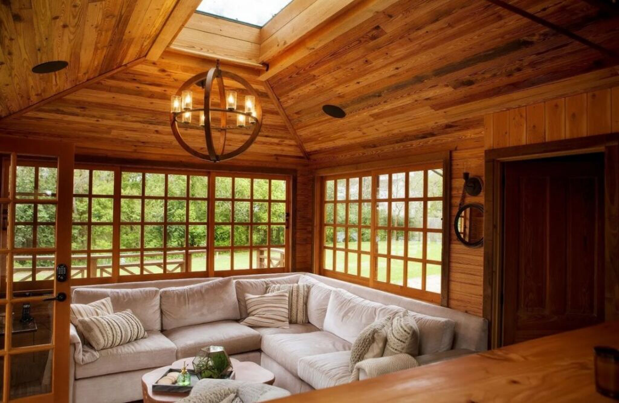 Binnenkijken: zo ziet de luxueuze boomhut van miljardair Todd Graves eruit