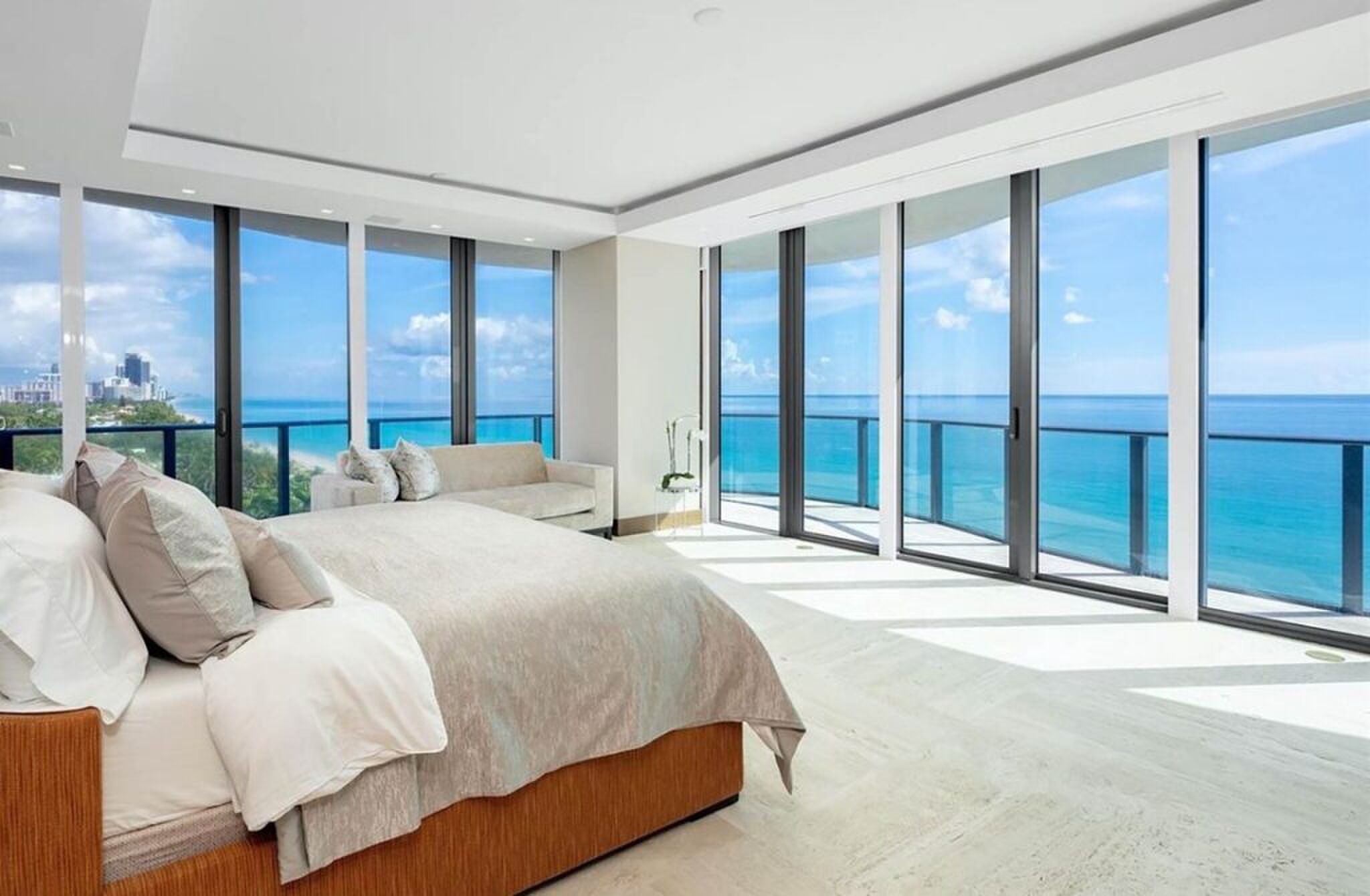 De mastersuite in het penthouse van Lionel Messi.