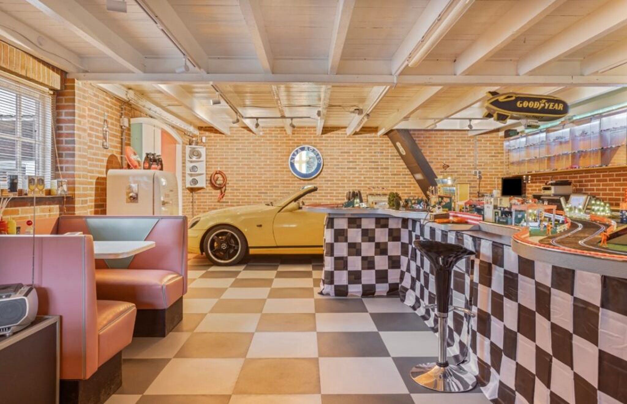 De opvallende hobbykamer van de Funda-woning.