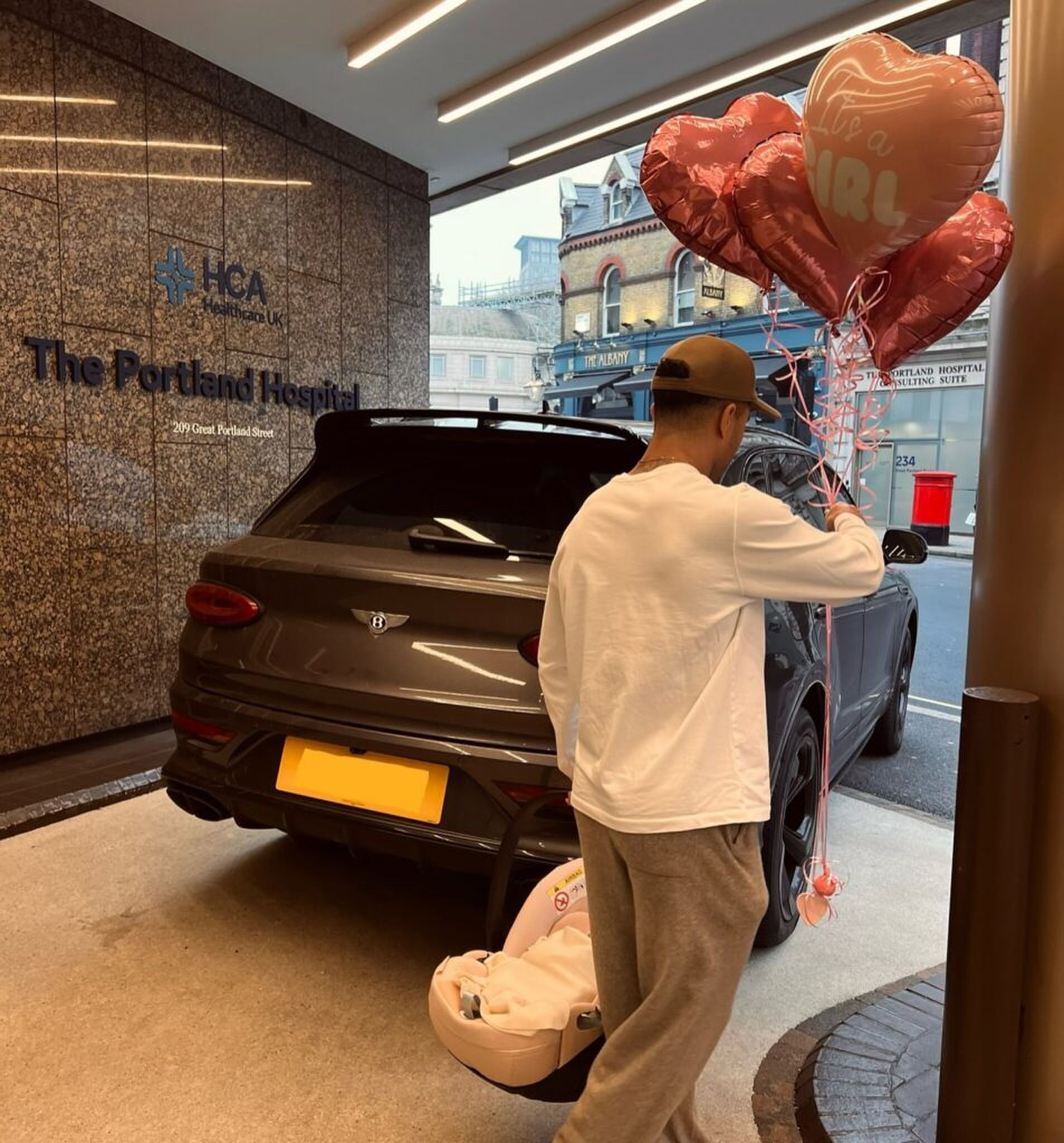 De auto van Justin Kluivert, een Bentley Bentayga,