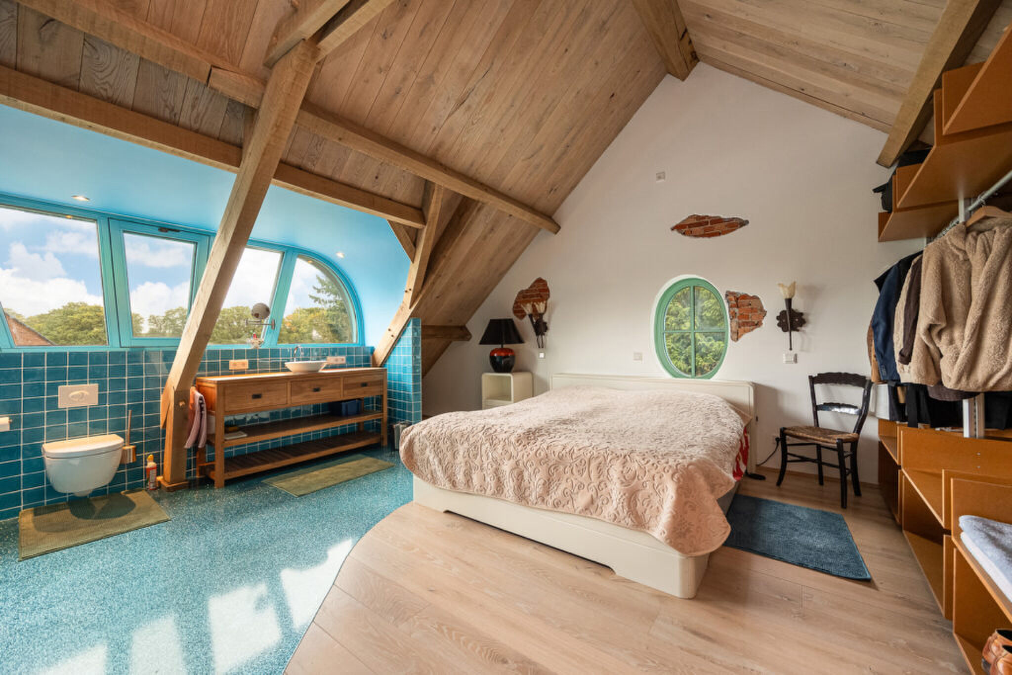 De primaire slaapkamer.