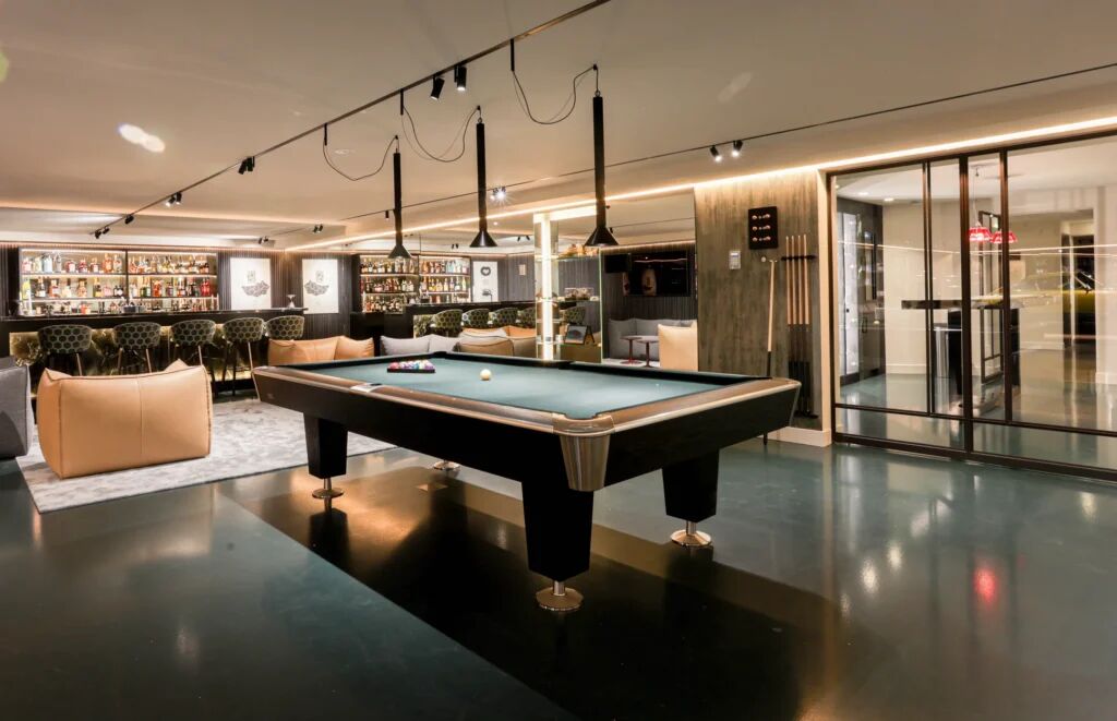 Pooltafel van een woning op Funda in Loosdrecht