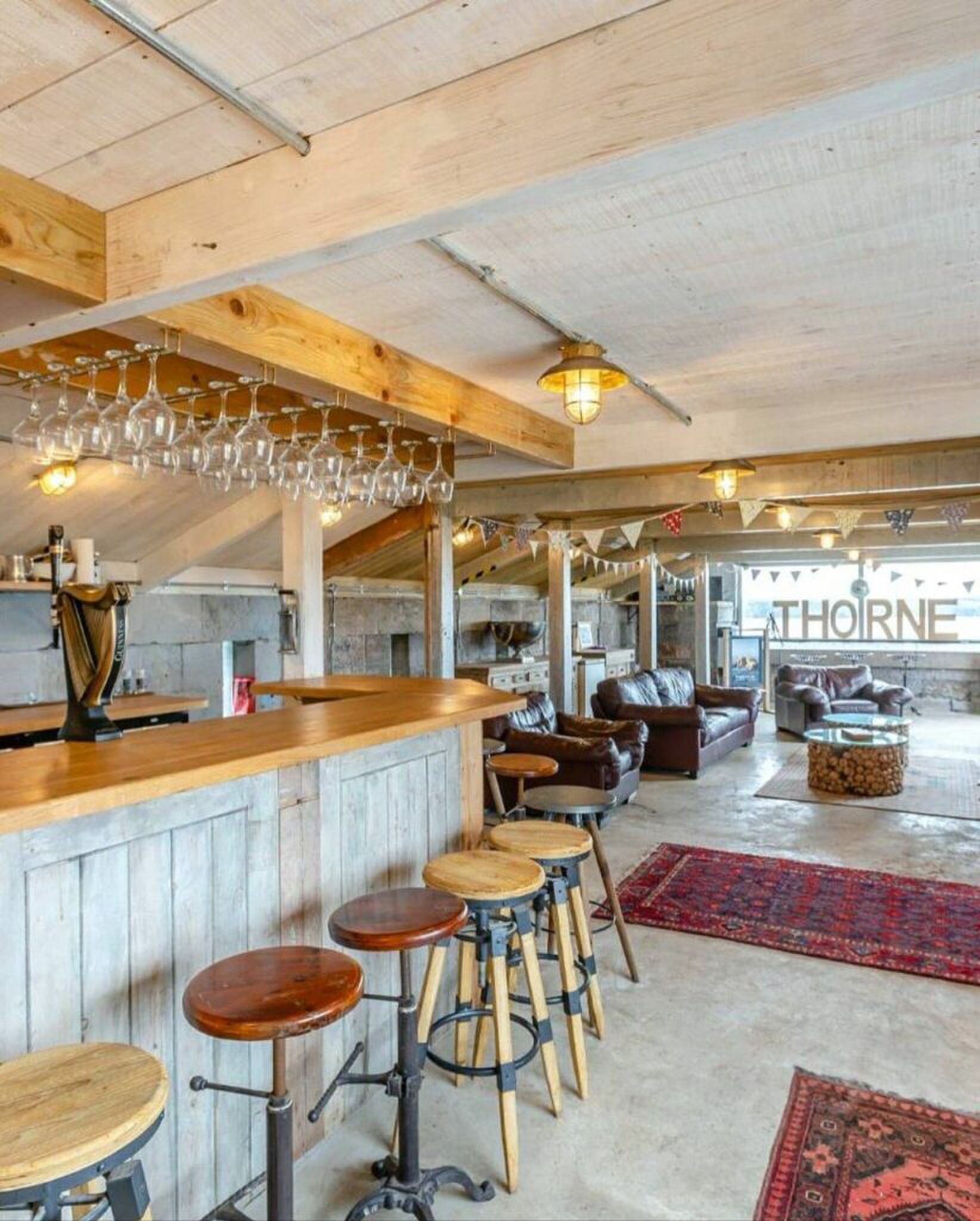Een bar van Thorne Island