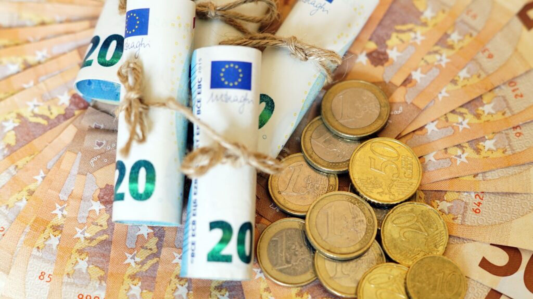 Geld, wat je in 2026 meer zal verdienen dankzij een hoger nettosalaris.